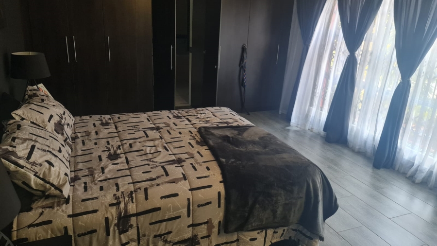 5 Bedroom Property for Sale in Protea Park North West